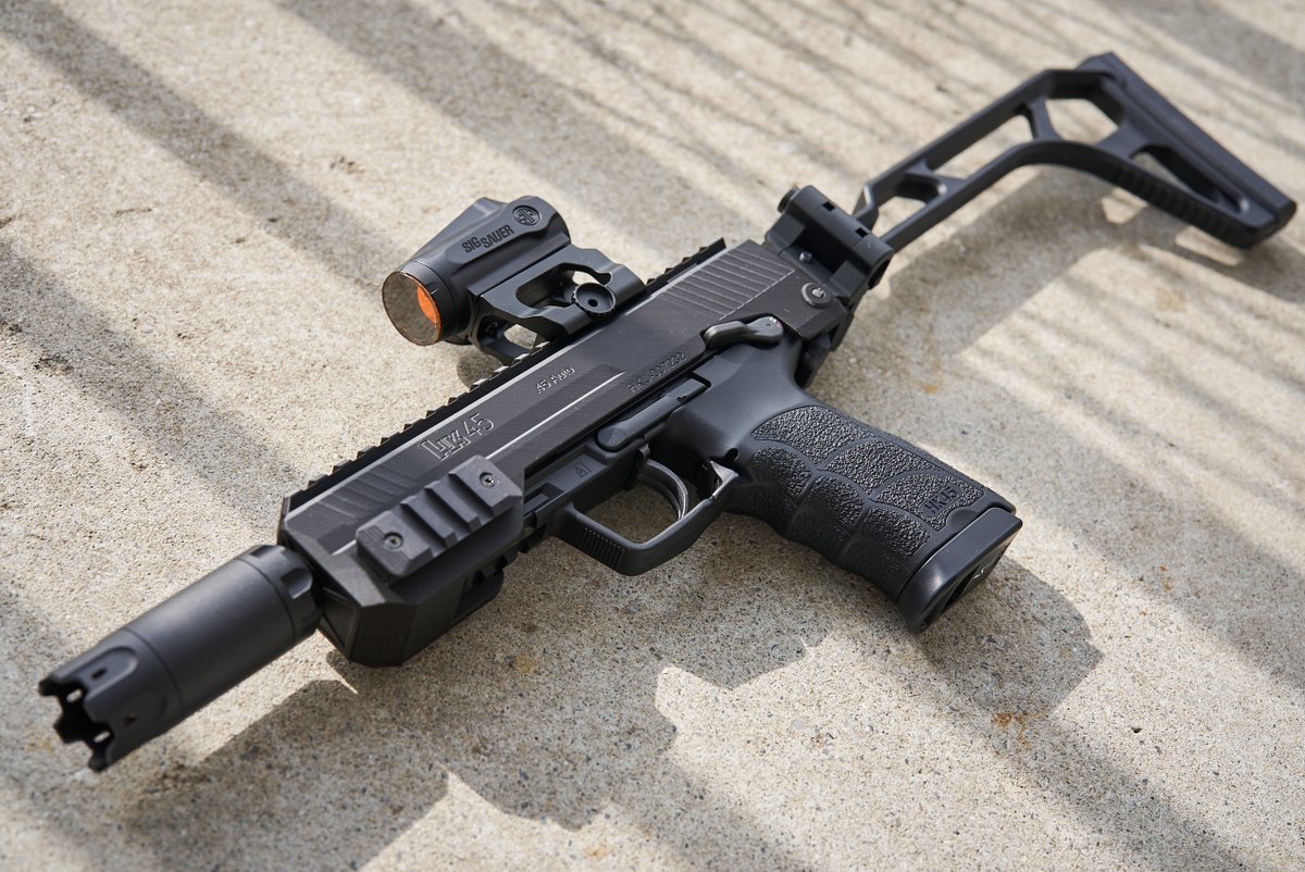 ikeura's tweet photo. @airsoft97_shop HK45 PERFECT MAXIMA に、@bursthead01 カービンキットを装着したら、最強最軽量の銃が出来上がったので今年はバイクでフィールドへ行きたい♪ https://t.co/jXQqu1BCkk