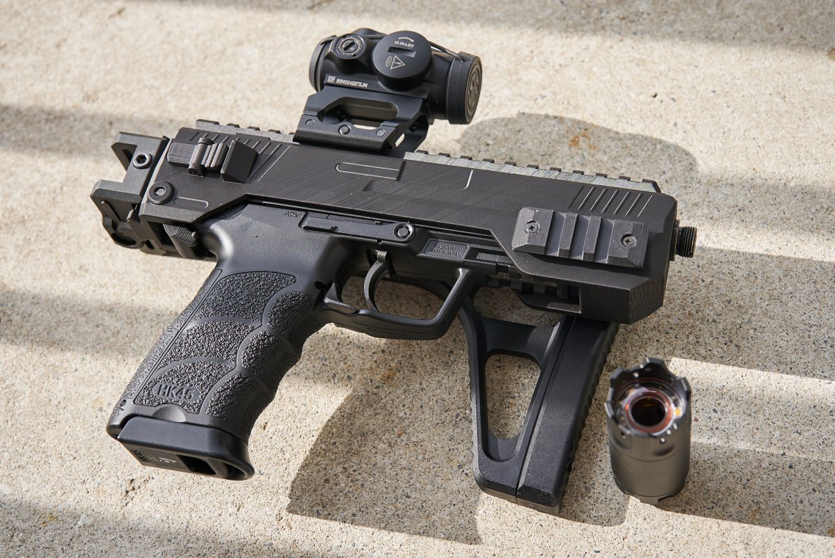 ikeura's tweet photo. @airsoft97_shop HK45 PERFECT MAXIMA に、@bursthead01 カービンキットを装着したら、最強最軽量の銃が出来上がったので今年はバイクでフィールドへ行きたい♪ https://t.co/jXQqu1BCkk