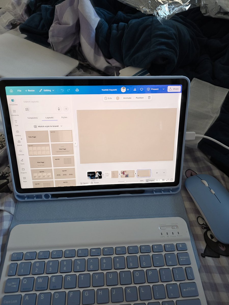 utsumushii's tweet image. been staring at this same screen for like 10 minutes #Productive #FullOfIdeas