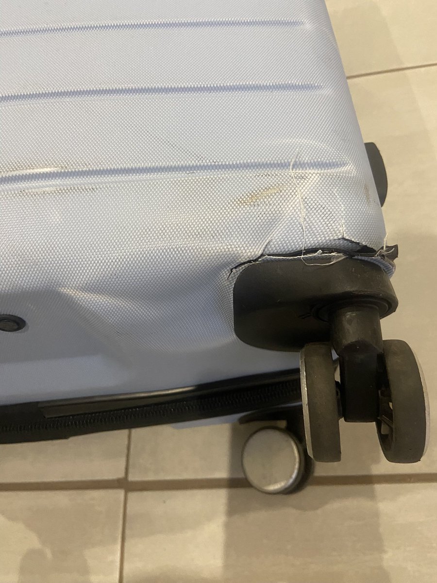 murunwa's tweet photo. @Discovery_SA Please explain what this response means? I submitted a claim for that damaged luggage. @wendyknowler https://t.co/n3BiBFzm88