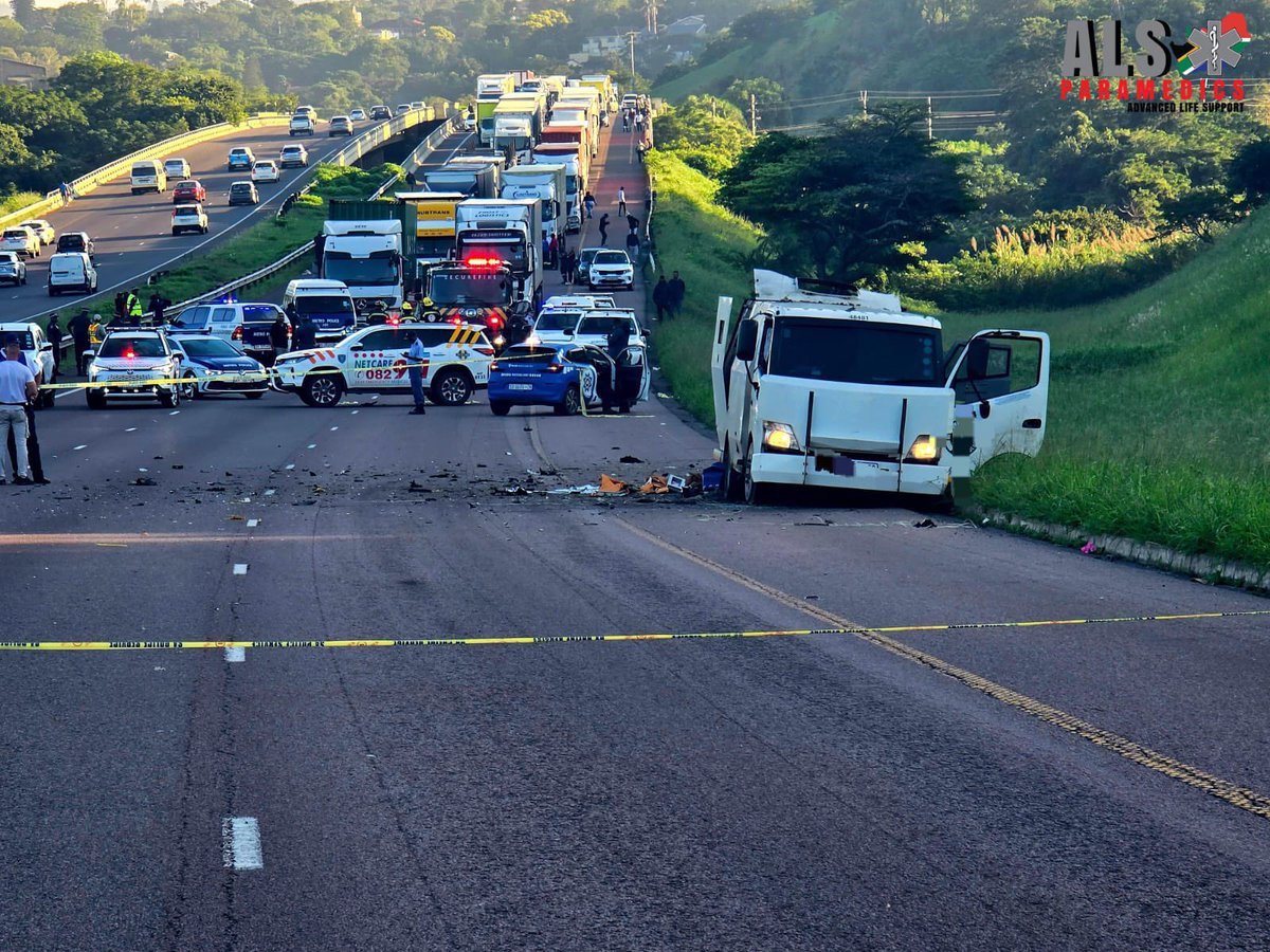 ZakiMathebula's tweet photo. Time is before 10:00 in the morning but we have 4 #CITRobberies already, we are not different from those countries which are at war, we have @SAPoliceService systems which are infiltrated by criminals 
This country is being destroyed by criminals @SAfmRadio #SafmTalkingpoint https://t.co/rUxBpsbnjK