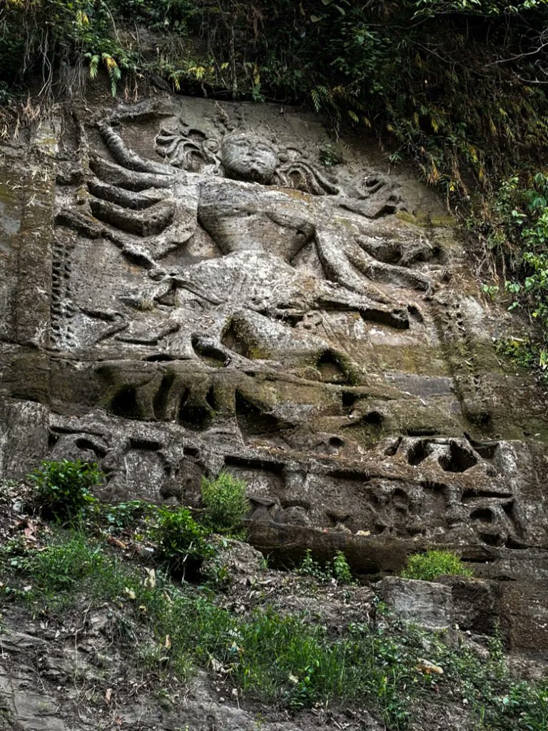 chidanand33's tweet photo. đǍ CHABIMURA â Tripuraâs Hidden River Marvel! đǍ
Ancient rock carvings of Durga & gods on steep cliffs đ˛đ
Boat ride along Gomati River through lush forests đŖââī¸đŋ
15th-century mystery in the mini-Amazon! â¨đŽđŗ
#Chabimura #TripuraTourism #RockCarvings #HiddenGems #IncredibleIndia