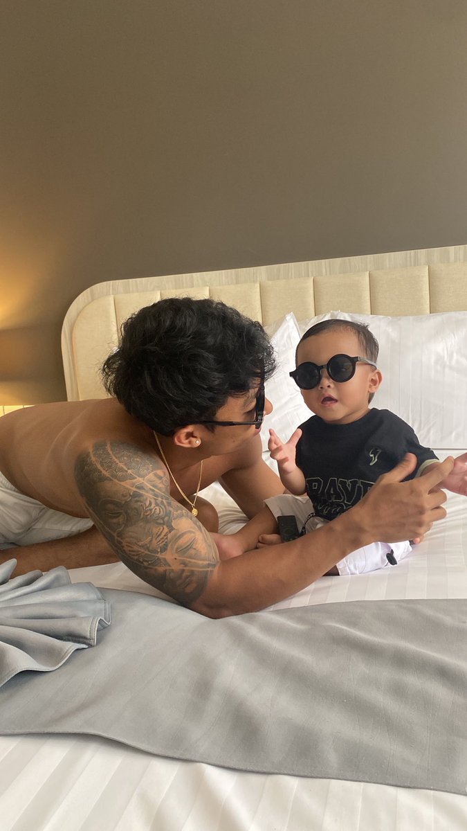 _kartiya's tweet photo. Pertama klinya staycation bertiga 🤗 https://t.co/hqjiG4LVDd