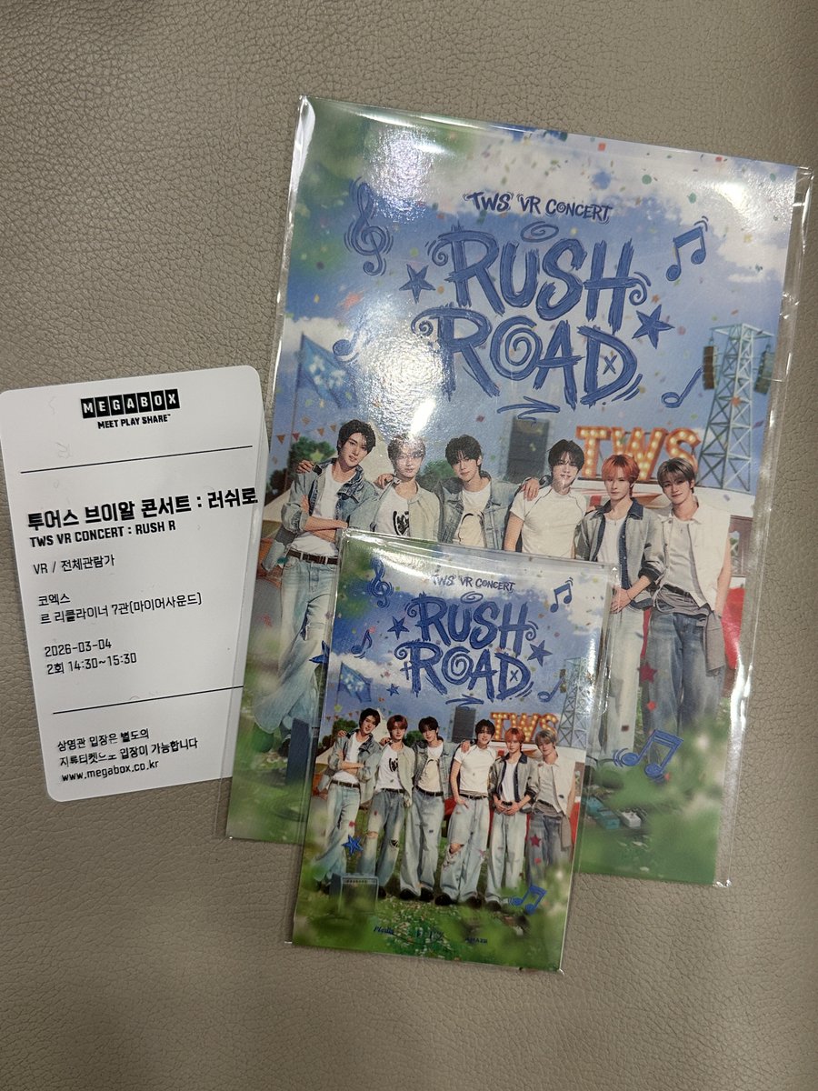 DOVXXY's tweet photo. 투어스 RUSH ROAD VR후기
나만을 위한 콘서트,  
누구 한 명이 말하고 있는데 고개 돌리면 다들 나 쳐다보고 있어
멤버들이 나를 너무 귀여워하고 예뻐해,, 
나 복복복 아궁빵 당함🥹  
도훈이 춤추다 신발끈 풀림ㅋㅋ
🙏이렇게 손 모으면 하트나옴
멤버들 개가까운데 다가가면 멀어짐ㅠㅠ 아 https://t.co/03lGKYyL75