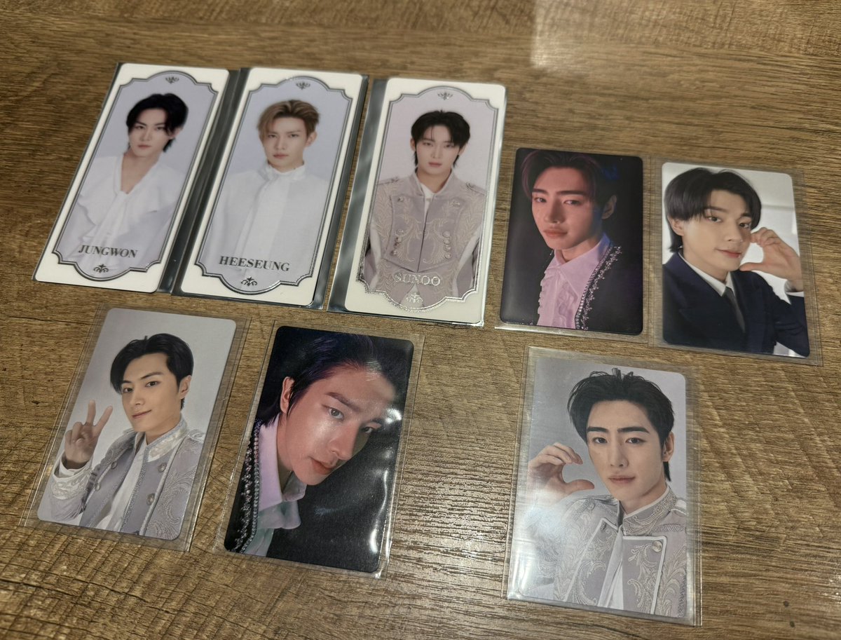 𝘌𝘕𝘏𝘠𝘗𝘌𝘕 𝘏𝘖𝘜𝘚 𝘖𝘍 𝘝𝘈𝘔𝘗𝘐𝘙𝘌 トレカ交換 譲 画像の