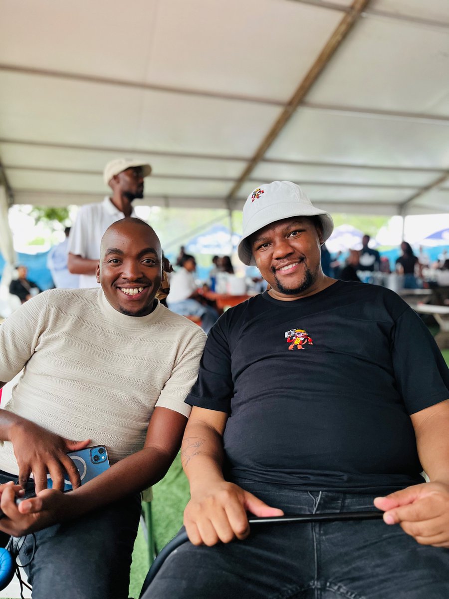 Baf2 Bonjour! ❤️🎶🙏🏾

Available for bookings 🙏🏾🎶

My brothers in Music <a href="/EnosoulIn2Deep/">#In2DeepVol9 out now!!</a> <a href="/Chymamusique/">Chymamusique</a> <a href="/SoullabZA/">SoulLab SoulLab</a>