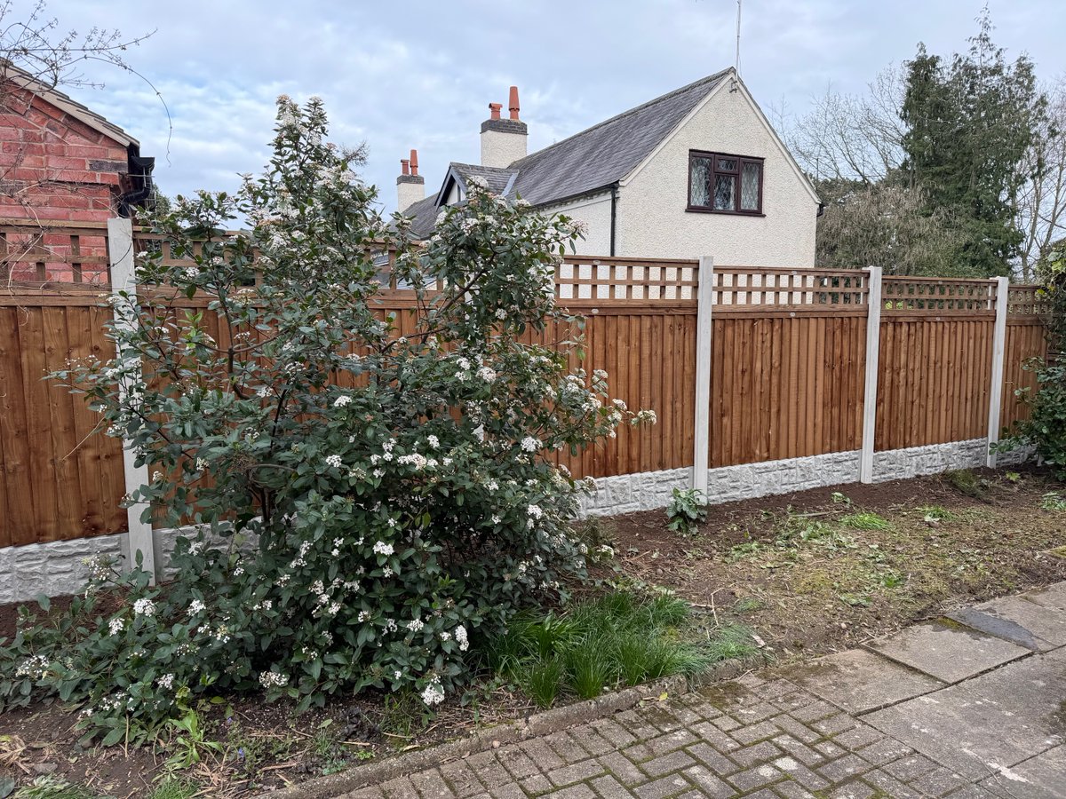 lefencing's tweet photo. A nice fence fitted in Attenborough. Well done to the lads on another nice tidy job. We have thousands of products in stock, all manufactured by ourselves. To purchase any of our products online please visit https://t.co/FbN3hTTQqU https://t.co/cOuDqMqXsB