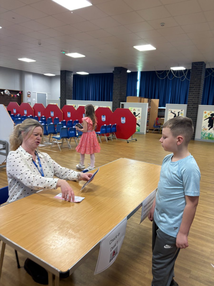 Rowena Academy tweet media