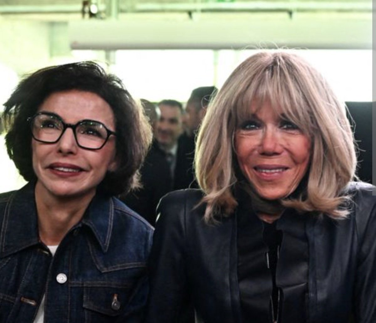 Escalet83's tweet image. #FashionWeek #Paris :
LA sortie préférée de #BrigitteMacron !
Quand Brigitte Macron n'est pas chez Louis Vuitton, elle est à chaque fashion week. 
Ensuite, elle offre l'argent des #piècesJaunes à ses copines en toute impunité. x.com/OliLondonTV/st…