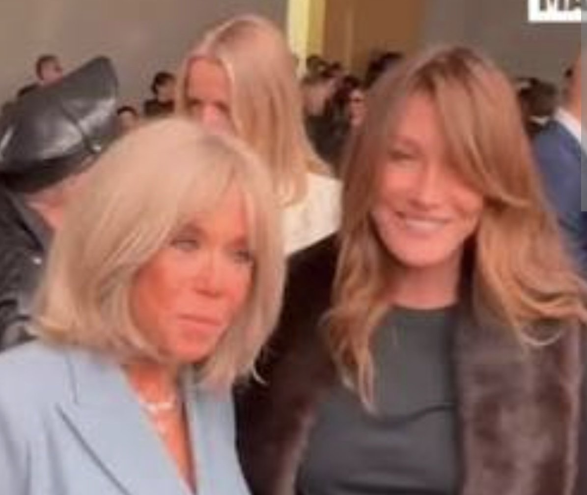 Escalet83's tweet image. #FashionWeek #Paris :
LA sortie préférée de #BrigitteMacron !
Quand Brigitte Macron n'est pas chez Louis Vuitton, elle est à chaque fashion week. 
Ensuite, elle offre l'argent des #piècesJaunes à ses copines en toute impunité. x.com/OliLondonTV/st…