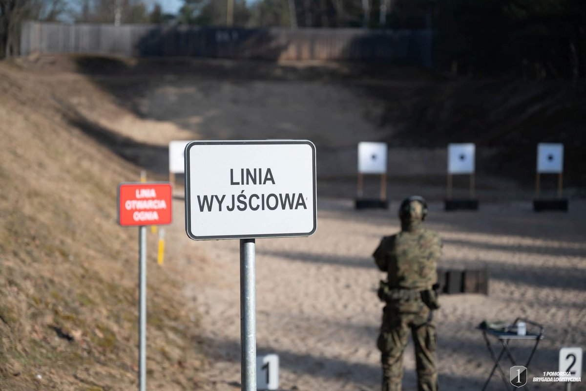 1BLogBydgoszcz's tweet photo. Zakończyły się Mistrzostwa #1BLog w strzelaniu 🎯, które dostarczyły wielu sportowych emocji i były okazją do rywalizacji na wysokim poziomie. Zawody rozegrano w dwóch konkurencjach:👉 strzelaniu z pistoletu wojskowego (PW)
👉 strzelaniu z karabinka. https://t.co/KMnfoXf5Ku