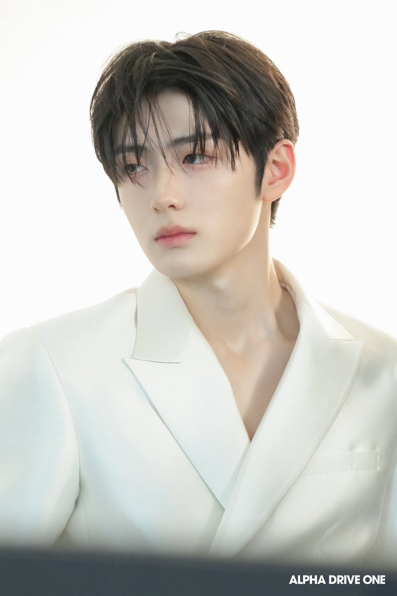 CHUNG SANGHYEON France tweet media