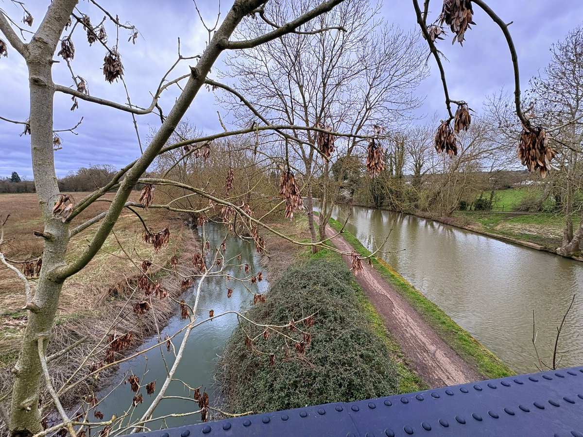barbosavl's tweet image. #WaterWednesday the river Ouzel and the Grand Union Canal side by side 
#watercourses #rivers #canals #RiverOuzel #GrandUnionCanal #GUC