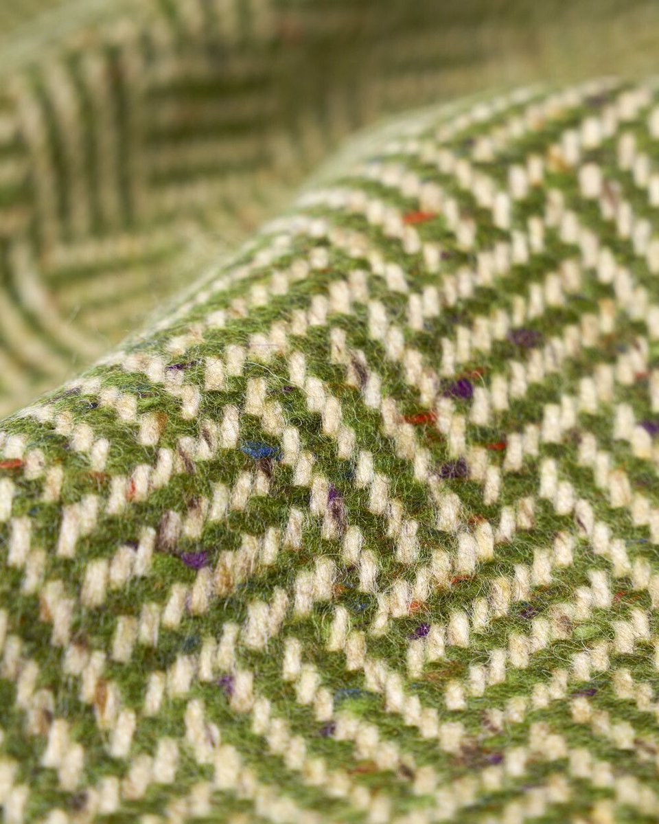 dashingtweeds's tweet image. A close up of our Basil design, which is back in stock soon, after popular demand. This is a 26oz Donegal tweed yarn, woven in Scotland.

The classic look of a Donegal yarn, showcases the fine flecks of colours, from orange to purple and blue.

#DashingTweeds #Cloth #Fabric