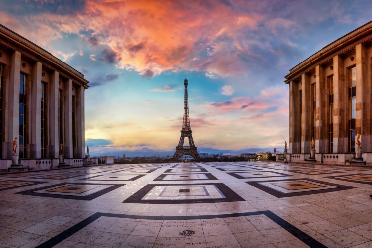 Geographical tweet media