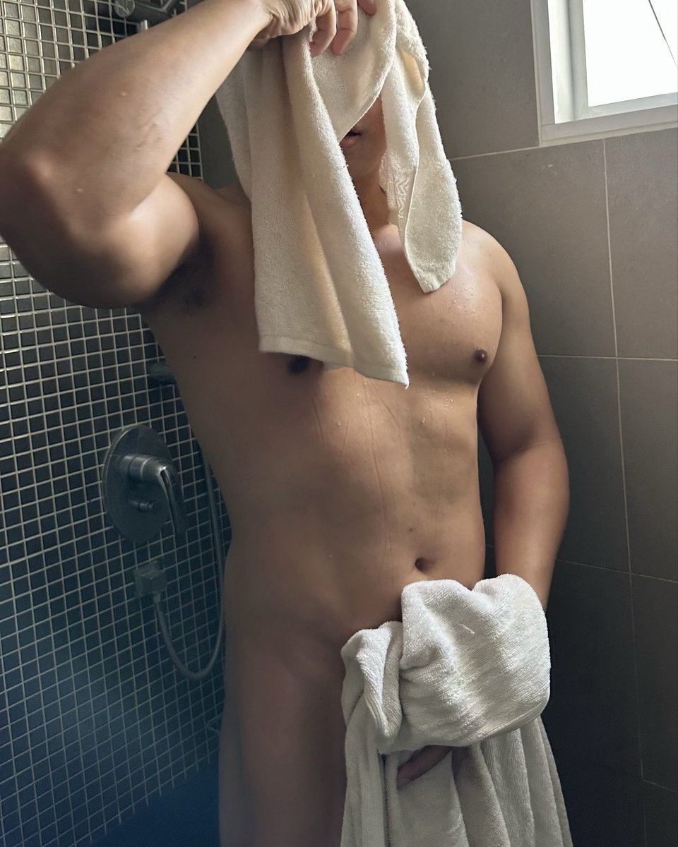 นนน (นน-นะ) tweet media