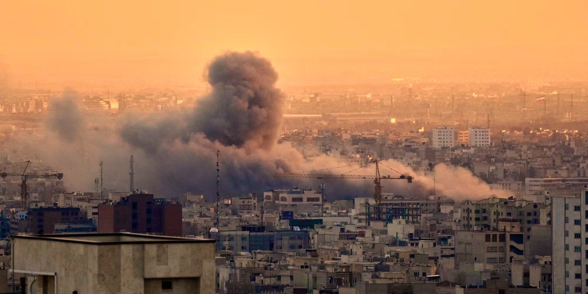 “ Iran, une autre Palestine est possible…”

Qui pourrait pleurer la chute des bourreaux ?
 Qui pourrait regretter que tombent les tyrans ?

Personne.

Mettre fin à la terreur ne se discute pas. 

Mais peut-on s’en réjouir sans trembler devant les questions que soulève