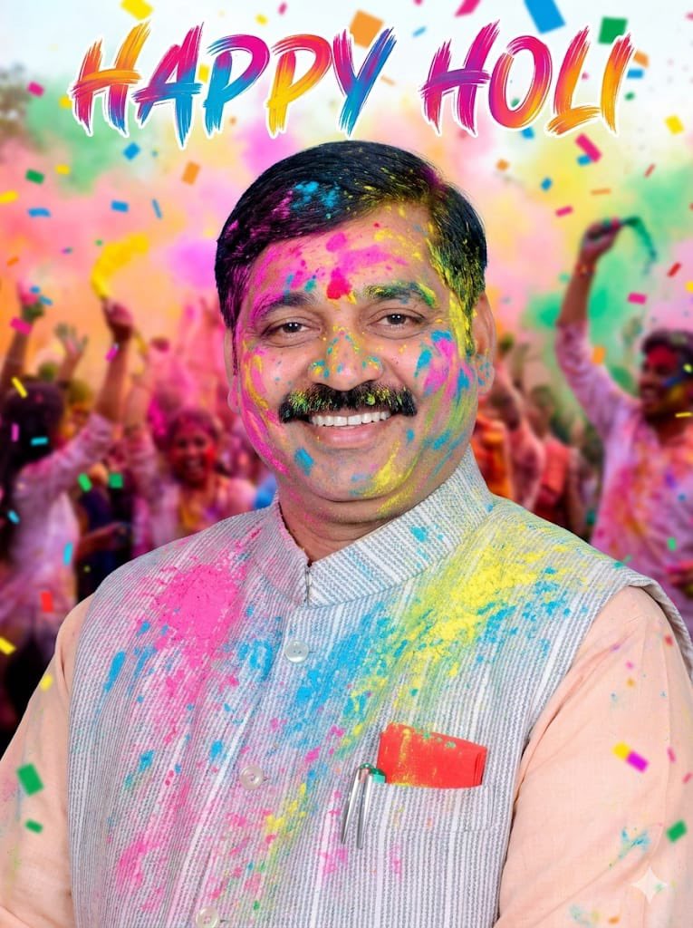 इस बार संघर्षों की होली है,
2027 में #PDA की होली।