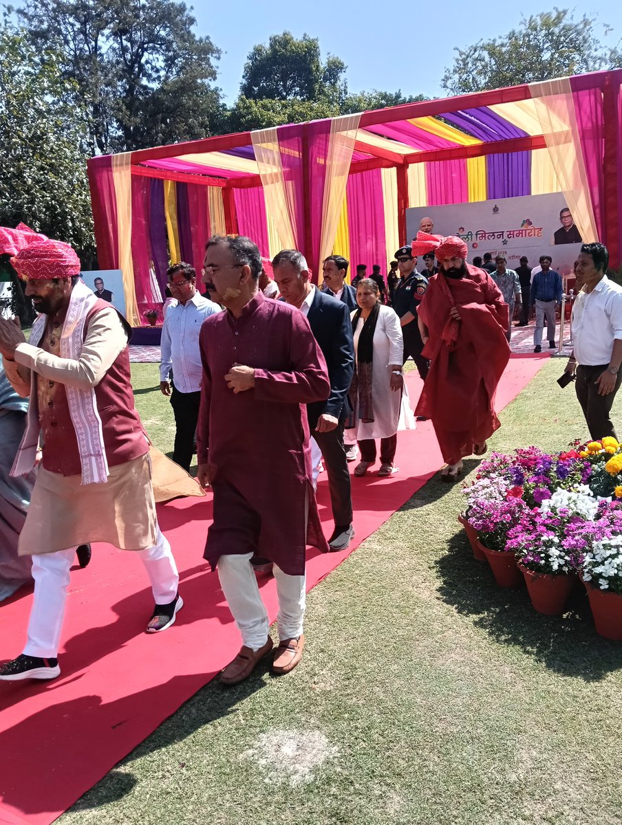 रंग, उमंग, उत्साह और नई तरंग के पावन पर्व होली की हार्दिक शुभकामनाएँ एवं बधाई।

आज राजभवन में होली का कार्यक्रम आयोजित हुआ हमारे हरियाणा के राज्यपाल श्री असीम कुमार घोष जी और हमारे हरियाणा के मुख्यमंत्री श्री नायब सिंह सैनी जी के साथ होली खेलने का सौभाग्य प्राप्त हुआ <a href="/mlkhattar/">Manohar Lal</a>