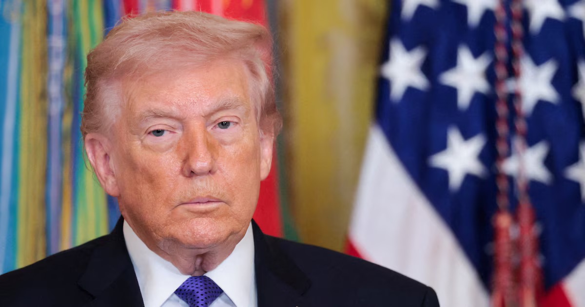 LeJournalDuCoin's tweet photo. 🇺🇸 Donald Trump accuse les banques de faire obstacle au GENIUS Act et appelle à l’adoption rapide du CLARITY Act pour garantir la domination des États-Unis dans la crypto, avertissant que l’industrie pourrait sinon se tourner vers la Chine. https://t.co/xjP1XlfQXk