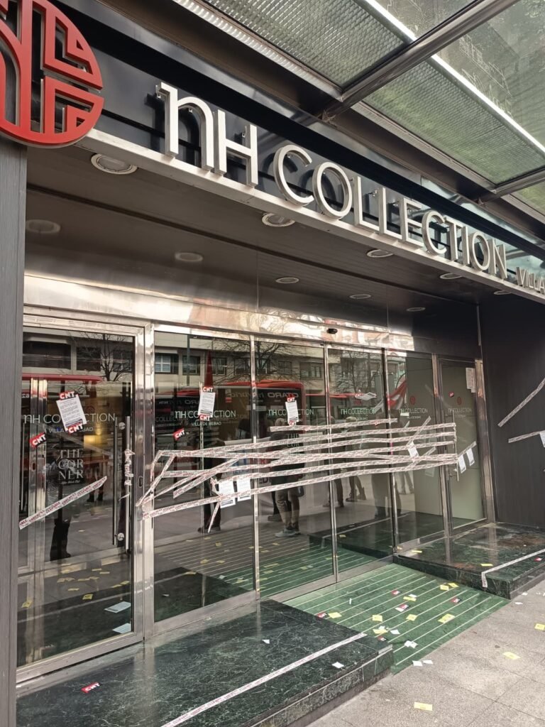 Concentración ante Hoteles NH en apoyo a la sección sindical de CNT en Barcelona. <a href="/CNTsindikatua/">CNT Sindikatua</a> <a href="/CNTsindicato/">CNT Sindicato</a> 
El pasado viernes 27 de febrero, militantes y simpatizantes  de la CNT en Bilbao se concentraron frente al NH Collection Villa de  Bilbao.
cnt-sindikatua.org/es/concentraci…