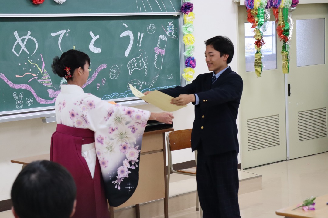 saijyoshisui_h's tweet photo. 3月3日 #卒業証書授与式 を挙行しました。19名の生徒が学び舎を旅立ちました。皆さんの未来に幸せと成功が満ちますように。卒業おめでとう🌸
#西城紫水の日常 #西城紫水 #地域みらい留学 #西城町 #紫水高校応援隊 #紫水高校が好き #japan #hiroshima #high_school https://t.co/yVB6oImviK