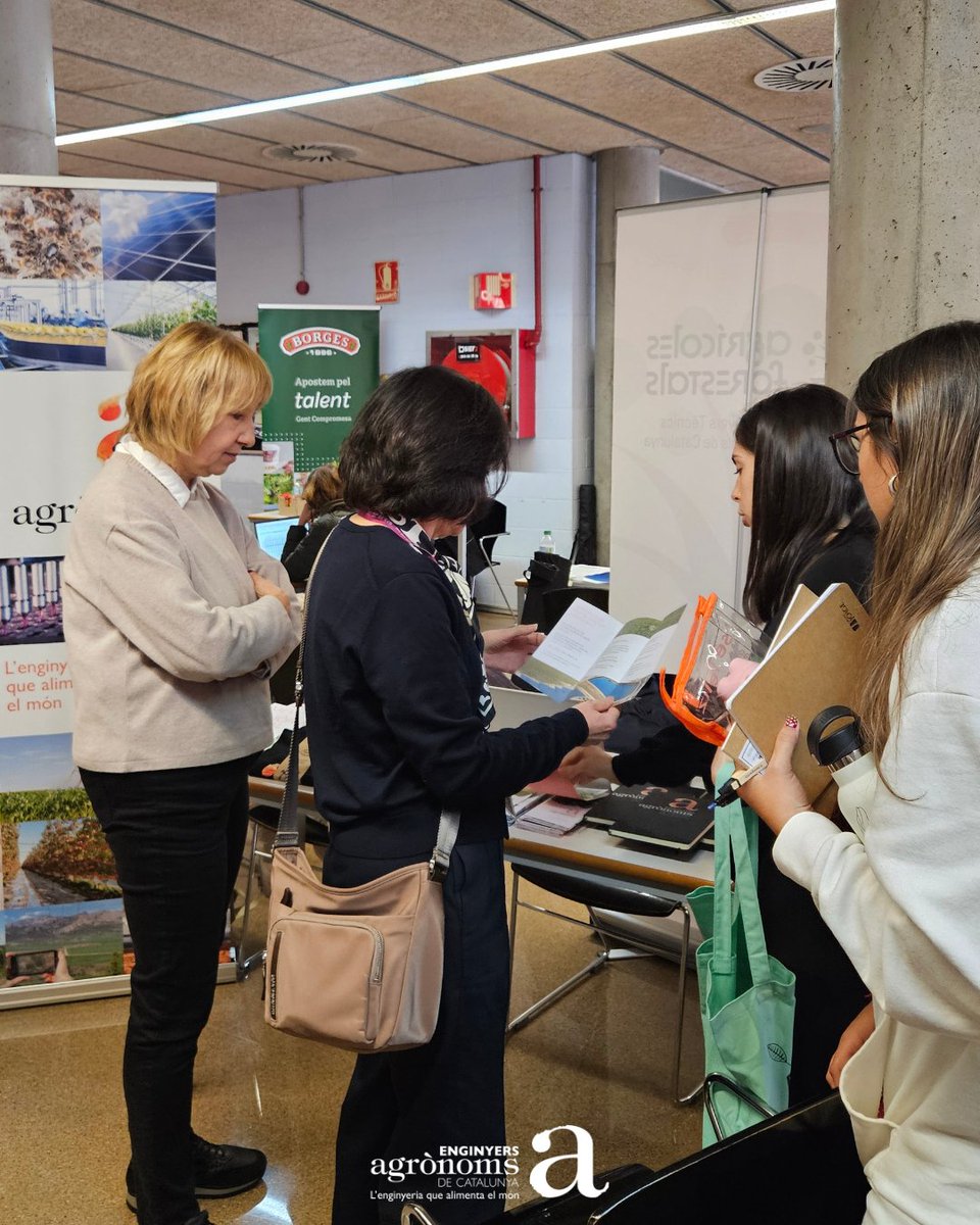 Eng_Agronoms's tweet photo. Enguany, el Col·legi d' @Eng_Agronoms de Catalunya ha tornat a participar en la Fira UdL Treball! 🚀 🎓

Vam poder rebre a tots aquells/es estudiants que tenien dubtes respecte a la professió d’enginyer/a agrònoma i els avantatges i serveis de ser col·legiat/da del COEAC. 🗣️ ✅ https://t.co/UK6C7FIrlc