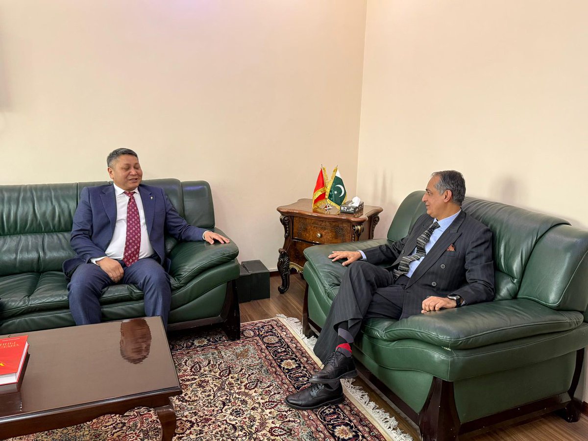 PakinKyrgyzstan's tweet photo. On 4 March 2026, Amb @altamashw received Kyrgyzstan’s VP of Trade &amp; Industry Chambers Awazbek Kerimbaev and Transport Committee Chair Aybek Sarygulov. Talks focused on boosting economic &amp; trade ties between Pakistan and Kyrgyzstan.
@ForeignOfficePk 
@tdap_official https://t.co/yPdNgmZGr9