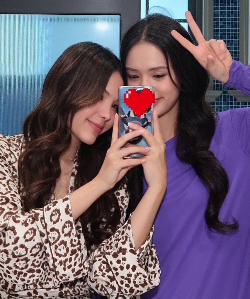 All smiles from our fav couple 🤭🤭🤭

#ลูกหมีซอนญ่า #LMSY 
#HometownRomanceQ18