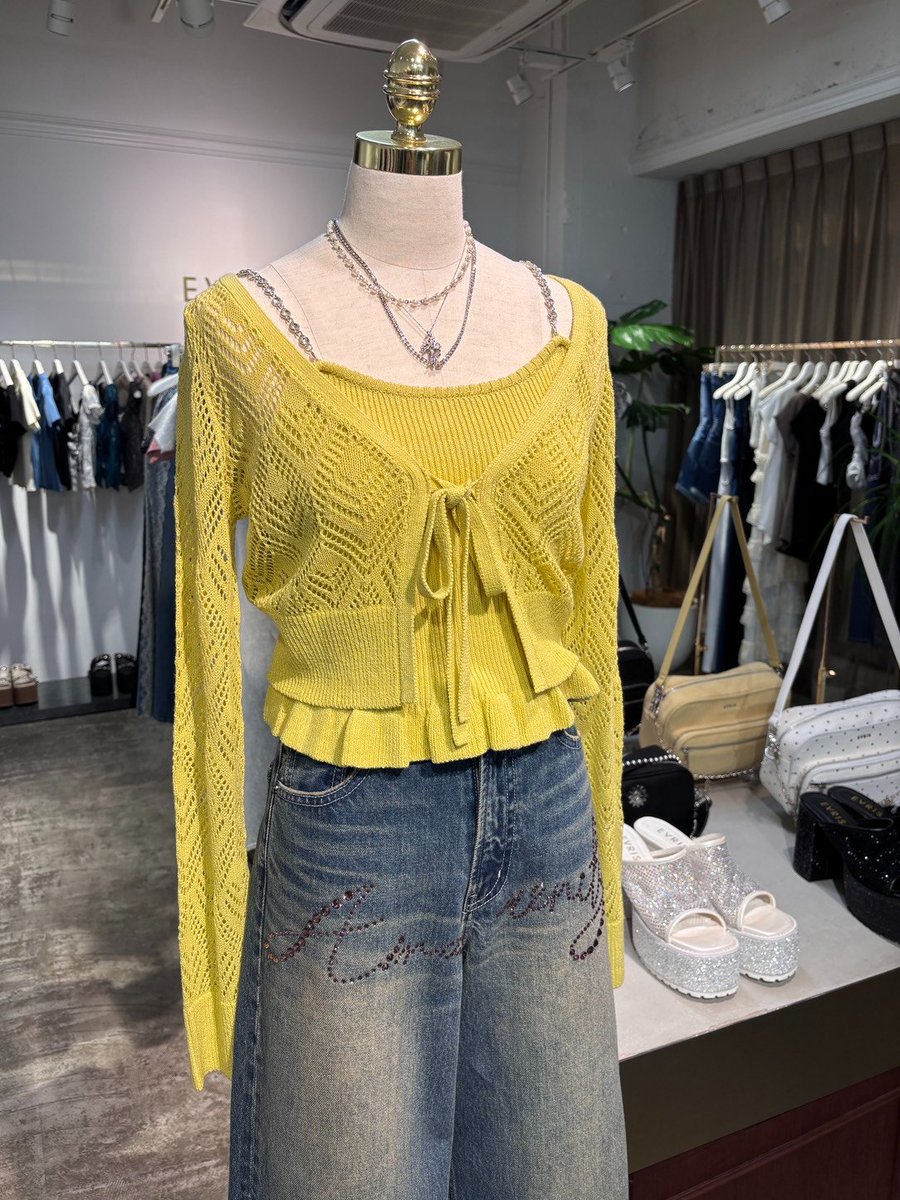 OfficialEVRIS's tweet photo. 2026 SUMMER ~Edge of Ease~
📅3/6(金)~
RUNWAY channel&ZOZOTOWNにて、展示会予約START✅
#EVRIS https://t.co/alGxbYSilQ