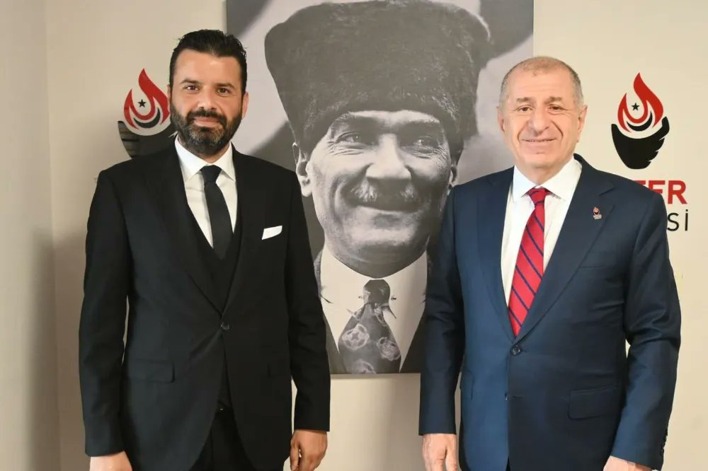 Ümit Özdağ'ın eski Başdanışmanı Hasan Öztürk, Ümit Özdağ ve Zafer Partisi hakkında yürütülen adli soruşturma kapsamında şu ana kadar ifade veren isimleri paylaştı:

▪️FETÖ hükümlüsü Genel Başkan Yardımcısı Zekeriya Mete
▪️Genel Başkan Yardımcısı Suzan Küçüksaraç
▪️Genel Başkan