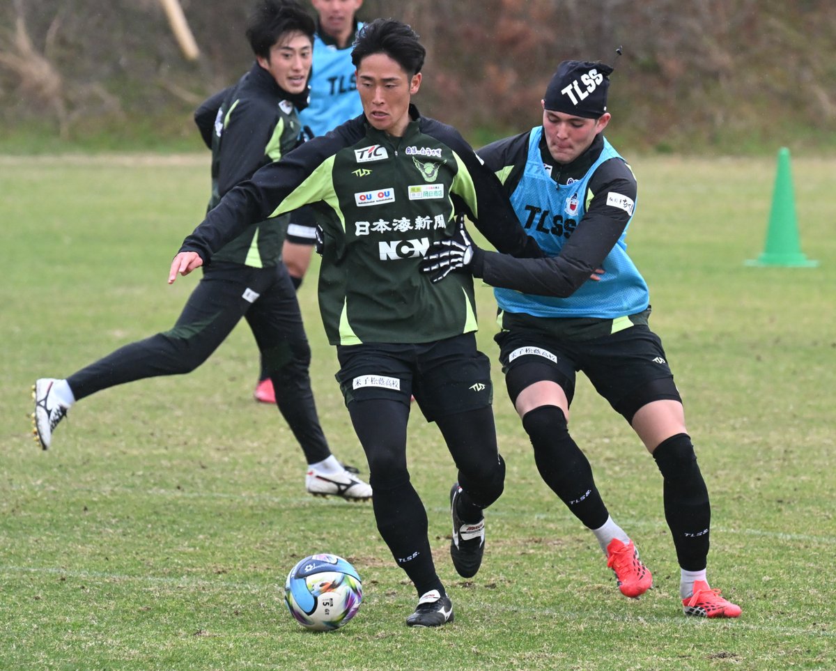 本日の練習風景です。     

８日のホーム開幕戦に向け、
強度を意識してプレーしていました。

#ガイナーレ鳥取