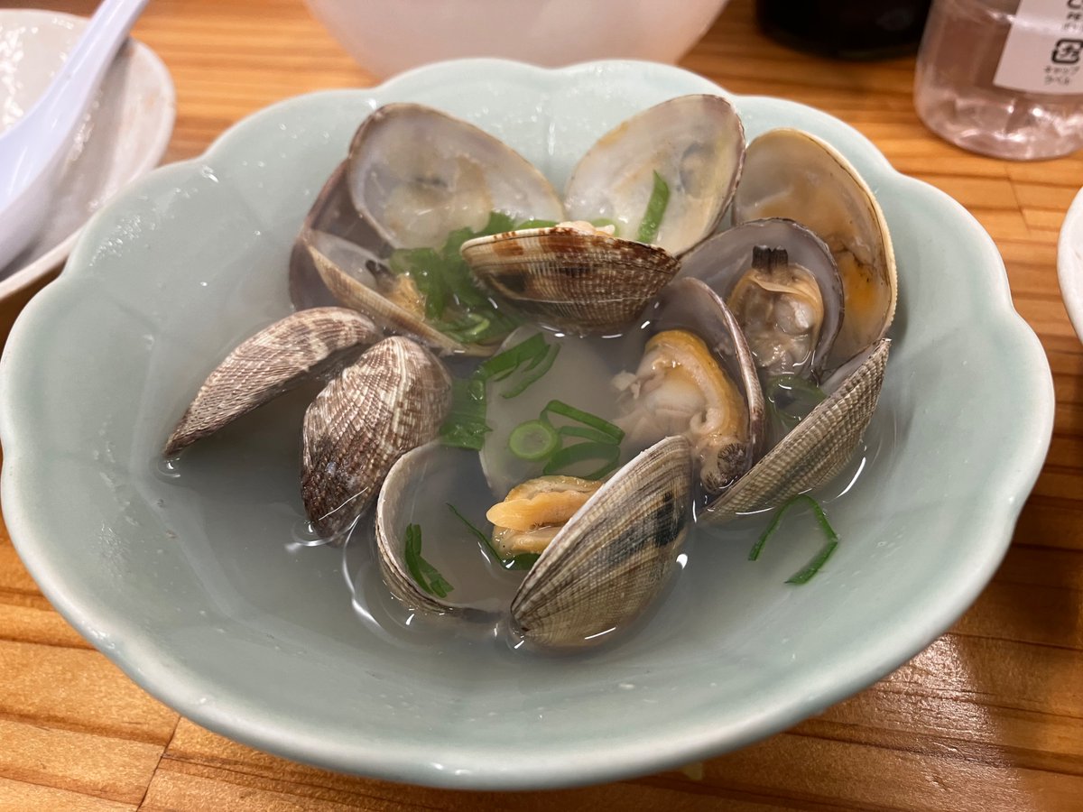 住所変更は無事終わりました。

冷蔵庫はまだ届いてないので、
ローカル居酒屋🏮で夕食🍺
いただきまーす🙏
マジ楽しい😊

#東京生活 #居酒屋