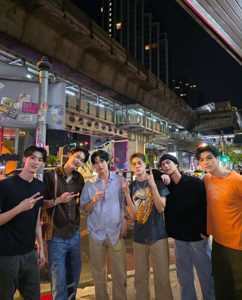 และไม่น่าเชื่อ ว่าทุกคนเป็นคู่กันหมดแล้ว