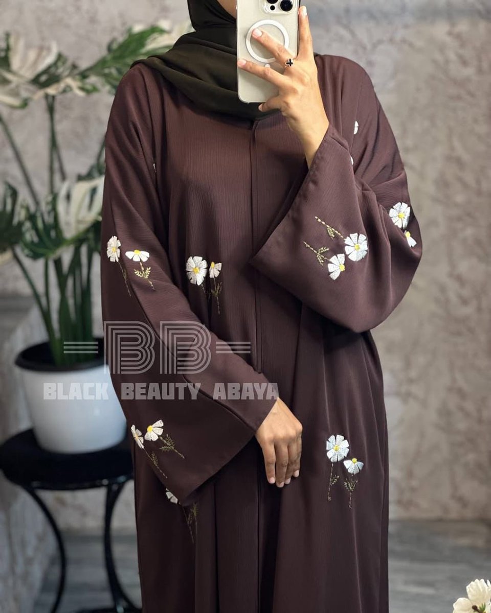 Misskubraa1's tweet image. Where are the coffee lovers 
Dubai abaya zoom material
Size: 54-62
Price: 27k
Location: Kano
We deliver nationwide 
Retweet Fisabilillah 🙏