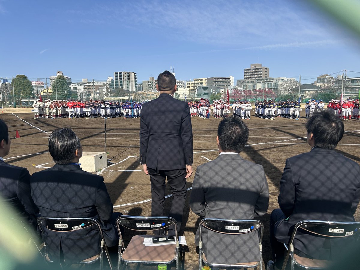 kishidaisuke's tweet photo. 【少年野球開会式と、いつぞやの草野球】
怪我なく、今年も頑張っていこ〜！！
 開会式にお邪魔する✨
みんなキラキラしていた。ウチのチビ介にもやらせたいと思う、親のエゴ。 https://t.co/i87Yf5UXIA