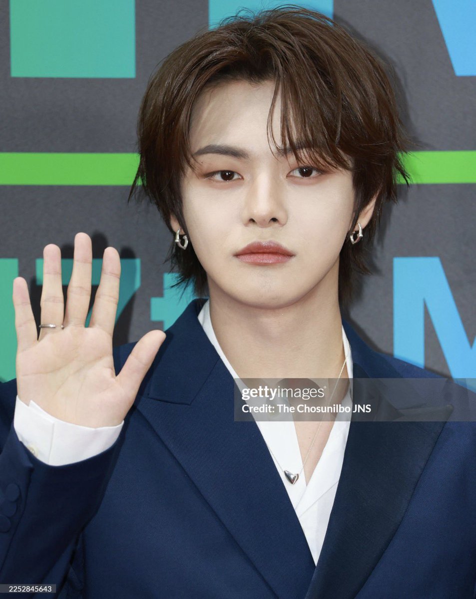 irioossiyoo's tweet image. Why worry about getty images when your bias is Lee Leo? His visuals always deliver ❤️‍🔥