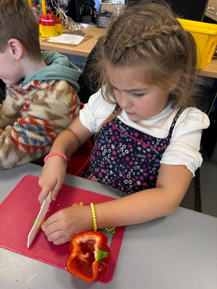 Rowena Academy tweet media