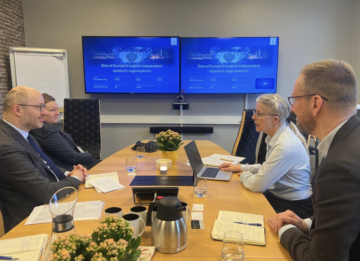 Czech Embassy Oslo tweet media