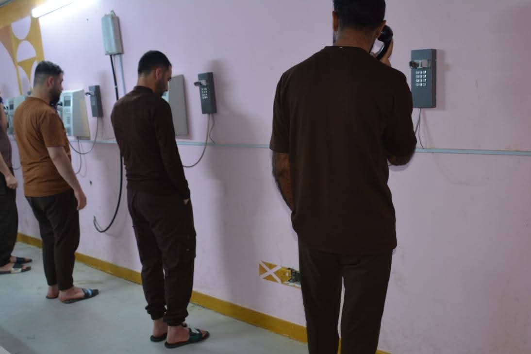 سجن التاجي المركزي يُفعّل 90 كابينة اتصال حديثة للنزلاء بالتعاون مع وزارة الاتصالات وبإشراف ميداني من قسم الشؤون الداخلية في الدائرة العامة، بهدف توسيع قنوات التواصل بين النزلاء وذويهم وفق الضوابط القانونية المعتمدة.

اعلام وزارة العدل 
٢٠٢٦/٣/٤