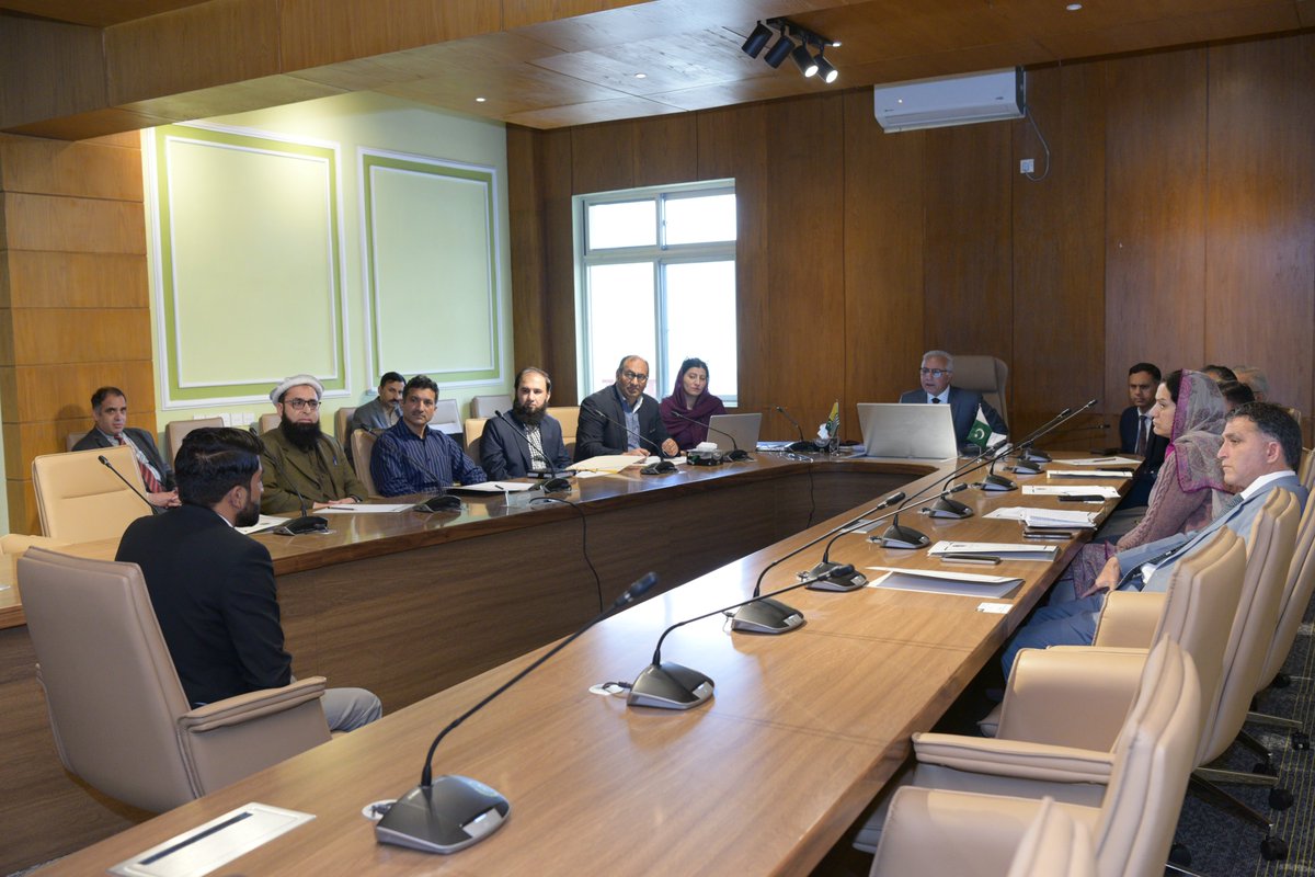 UAJK_Official's tweet photo. UAJK held its 116th Board of Advanced Studies & Research (BASR) meeting on 4 March 2026, focusing on strengthening graduate research standards and academic procedures. Research scholars from various departments appeared to present their synopses for review and approval.
#BASR https://t.co/JFkMIOpHc6