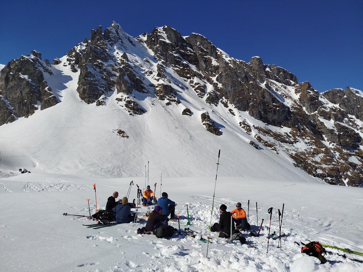 VAW_glaciology's tweet photo. The winter surveys of #GLAMOS are just around the corner! ❄️

Yesterday we headed into the field with a big group for a safety training to refresh our techniques and safety protocols. Now let’s hope the #glaciers get plenty of snow so they’re well prepared for spring and summer. https://t.co/Z6V4FHvqEq