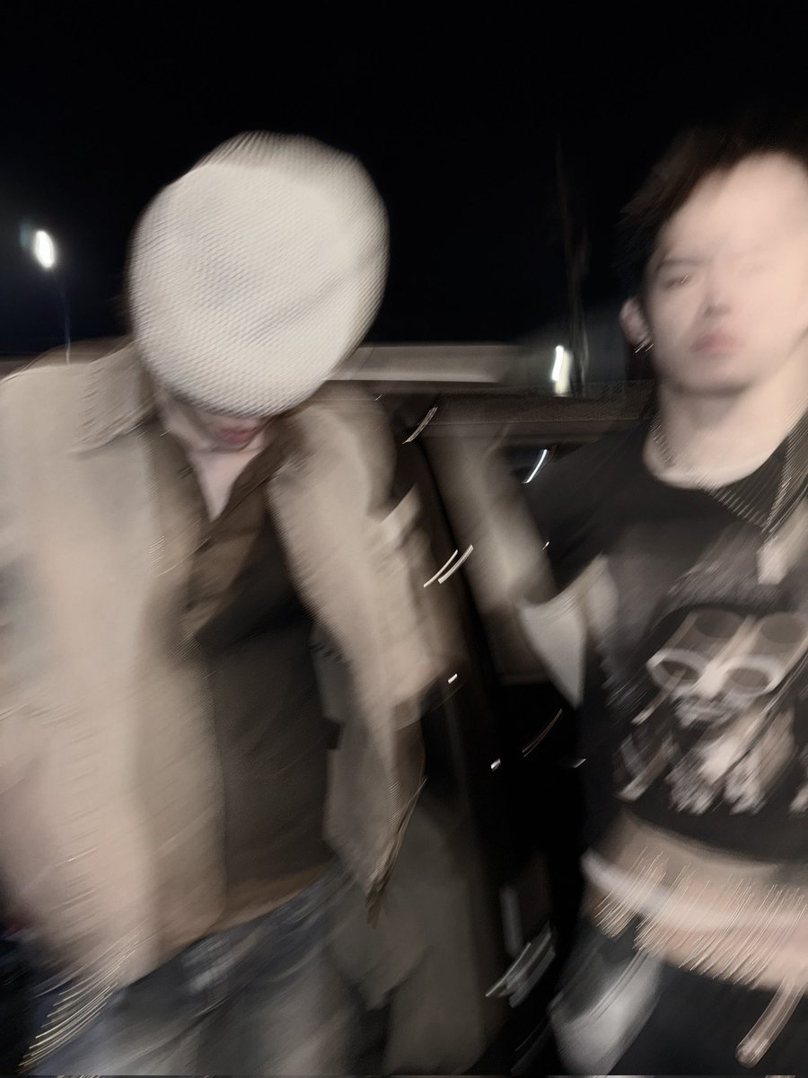 Borrowed James hyung’s hat, kept the main character energy.

<a href="/jmzyufan/">Elang.</a> <a href="/jcmmes/">Juan.</a>
