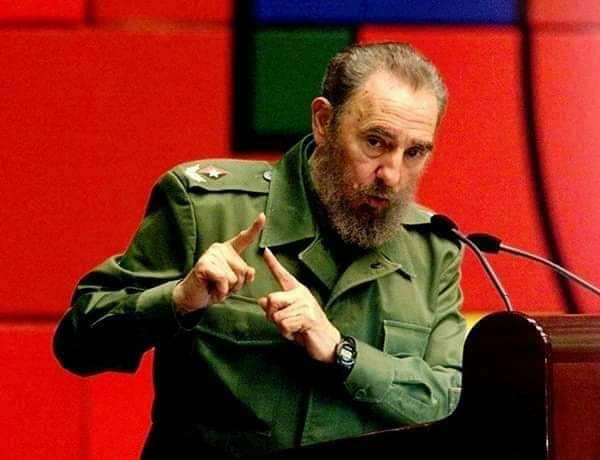 Fidel: “No podemos permitir que nadie nos engañe, que nadie nos confunda. Argumentos hay millones para defender la Revolución, la obra de la Revolución y la línea de la Revolución”. 
#100AñosConFidel