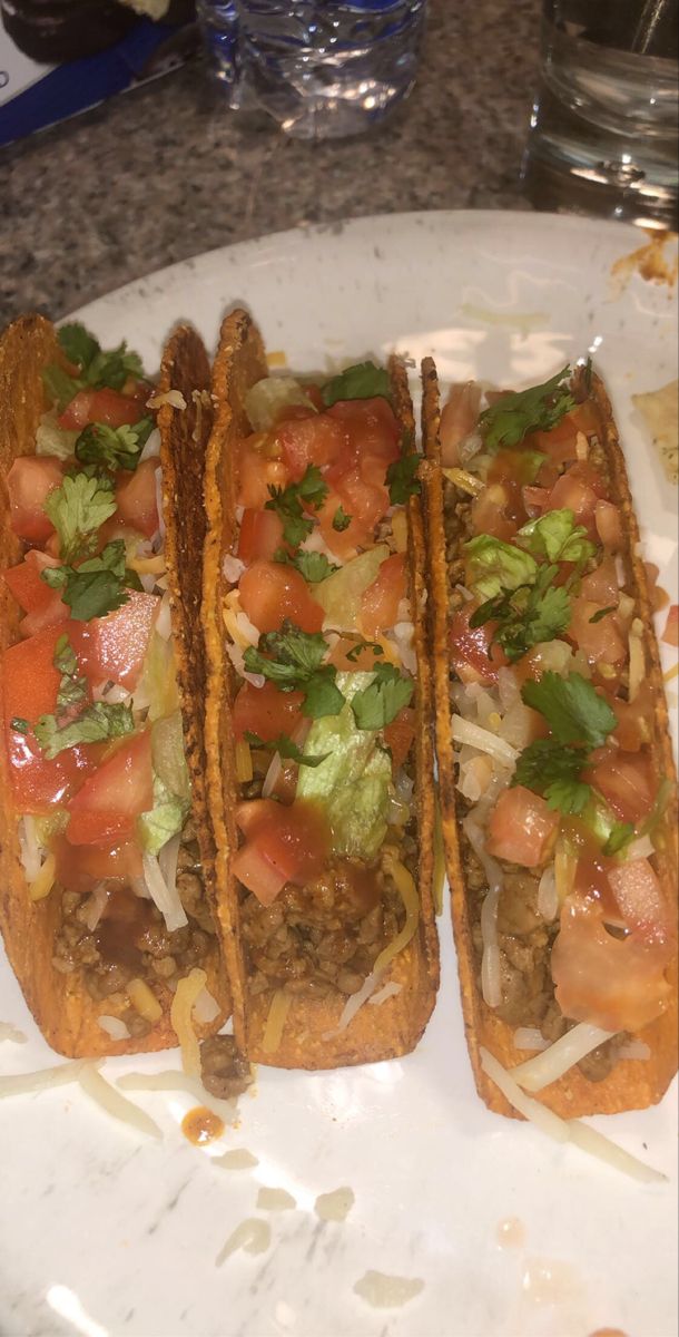TradeSeminary's tweet image. Time for afternoon snack . Ground beef tacos 🌮 😋  Tuesday tacos it seems ! 

#food #tacos #beef #SnackTime #foodie #TraderLife