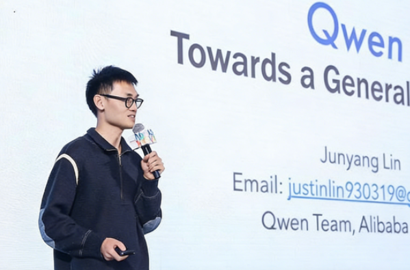 IFENG__official's tweet image. #EXCLUSIVE Lin Junyang @JustinLin610, the technical leader of #Alibaba's #Qwen AI model team @Alibaba_Qwen, announced his departure from the team. A source close to Alibaba told @ifeng__official that the company's senior management still tried to retain him.