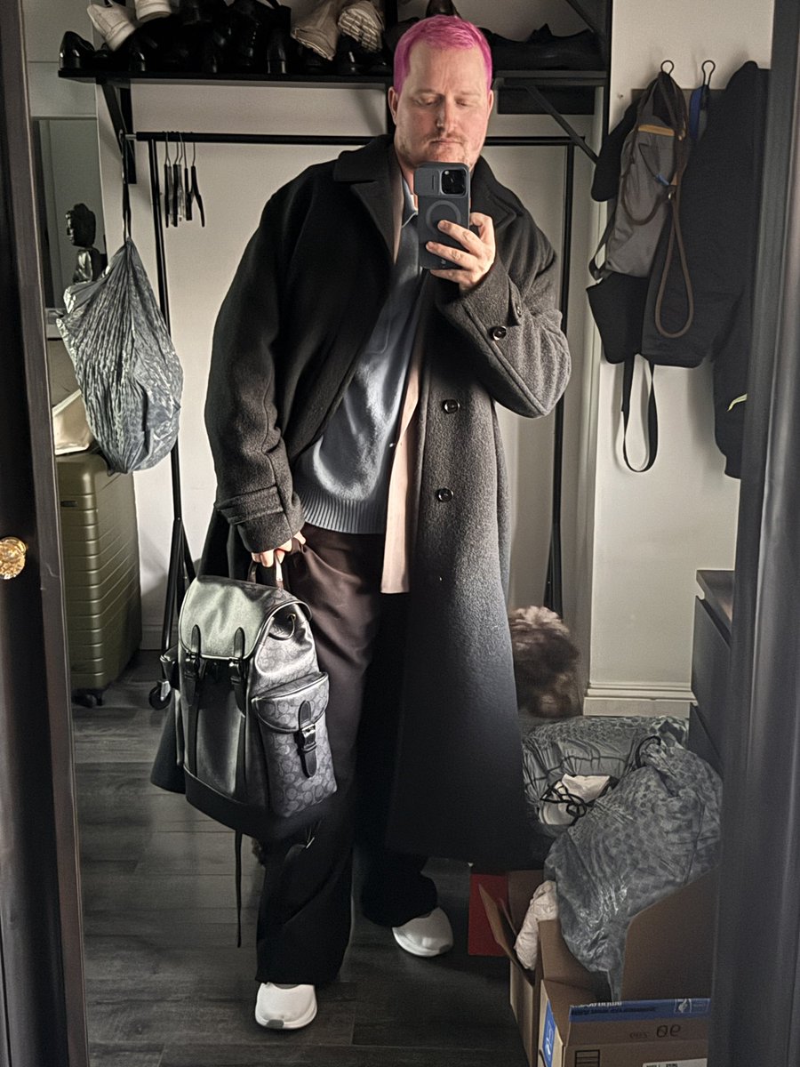 justLangy's tweet photo. Took 4 years but we are here! 

Pink baby! 

Headed to Paris Fashion Week tomorrow! Then off to Ireland and Scotland! https://t.co/b5G7p2ZM0a