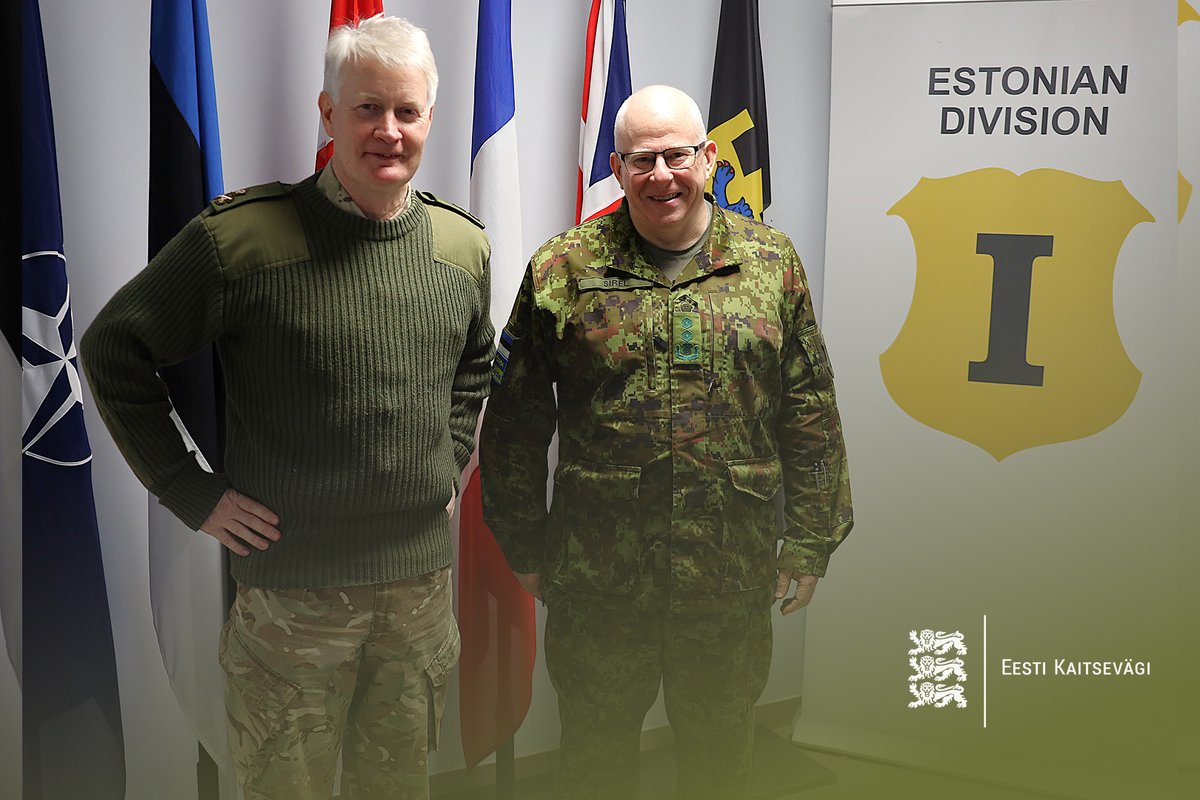 Kaitsevagi's tweet image. Today, the Commander of the ESTDIV Major General Indrek Sirel outlined the current situation and defence plans in 🇪🇪 for Commander of @HQARRC Lieutenant General Sir Ralph Wooddisse KCB CBE MC.

#EDF #NATO #WeAreNATO #StrongerTogether