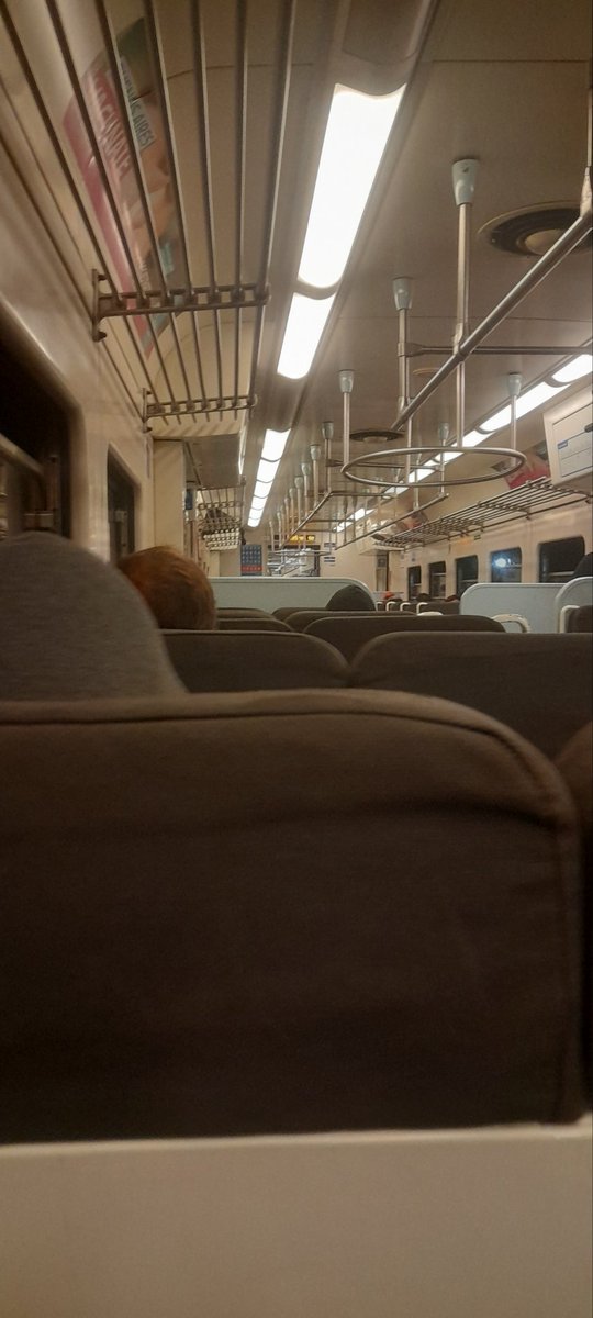 Buen dia partiendo de Villa Astolfi a Retiro 5:27 puntual a no derrapar en el camino lata 🧐 que estamos llegando ultimamente con mas de 10' de demora
#trensanmartin 
Tengan un buen miercoles, suerte al viajar y sean felices🤗🤗🤗