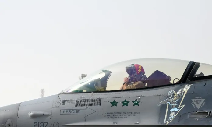 FrontCnot's tweet photo. Do akcji w Iranie wkracza prawdziwa bestia.
F-16 z numerem bocznym 2137. https://t.co/j6t18npriM